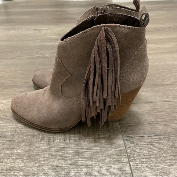 Steve Madden Ponncho Womens Ankle Boots Fringe Western Taupe Suede Sz 7M - Picture 3 of 8